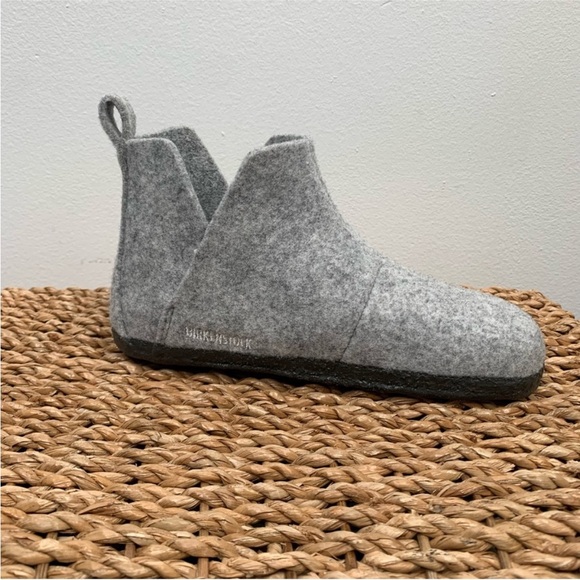 NWOT Birkenstock Andermatt Light Gray Wool
Felt Shearling Slipper Booties EU 33. - Picture 6 of 10
